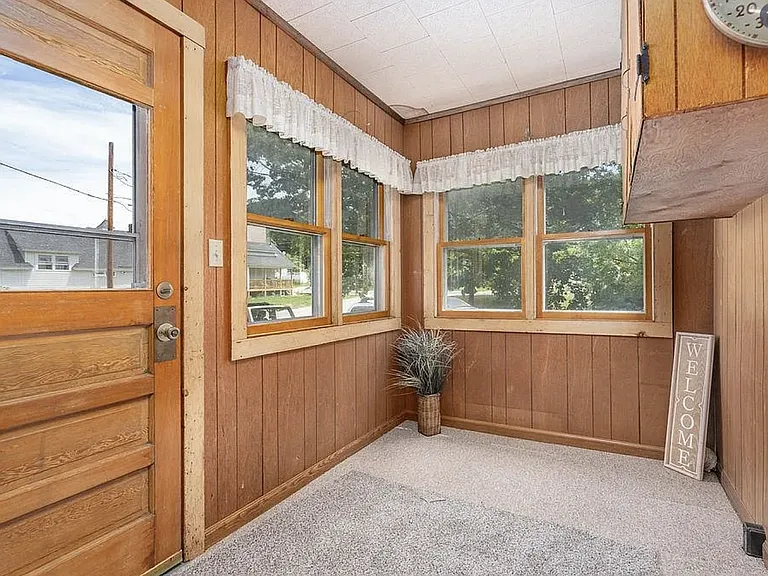 54 Maple St — Photo 4