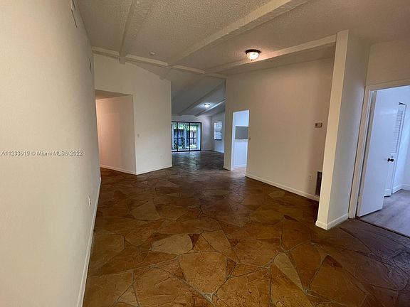 4th image of 10583 La Placida Dr N