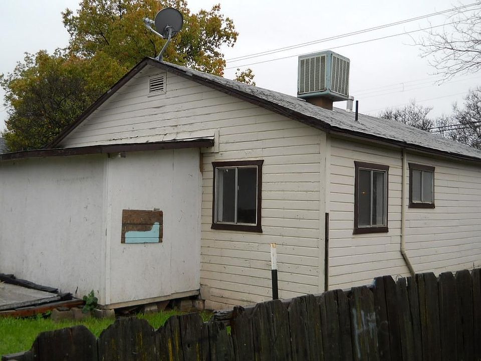 2nd image of 3775 Roseben Ave