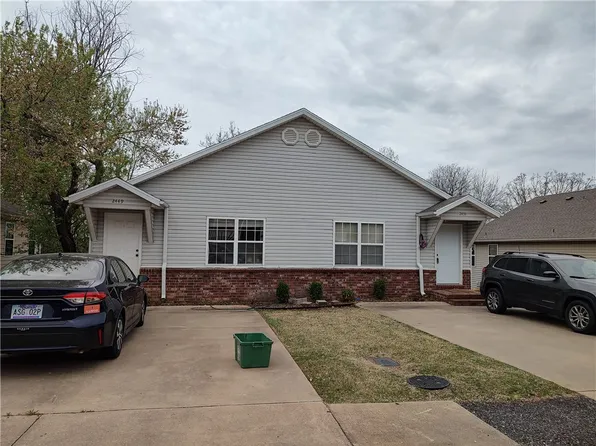 2449 & 2451 Brophy Cir, Fayetteville, AR 72703