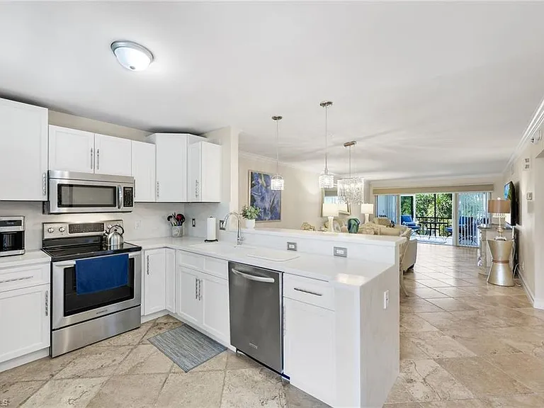 4200 Belair Ln #316 — Photo 2
