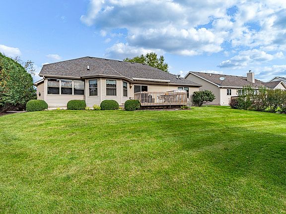 5th image of 322 E Maplewood Dr