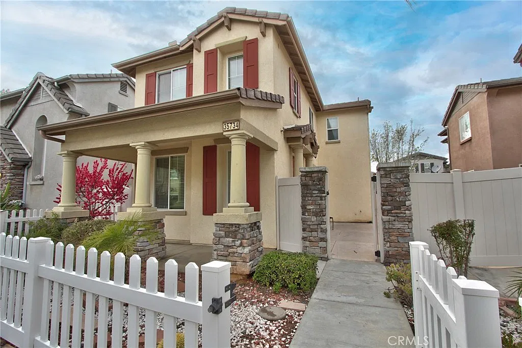3 bed, 2.5 bath, 1727 sqft, $2,900 — Photo 1