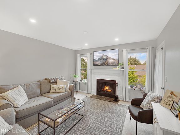 3rd image of 127 Glengarry Dr APT 308