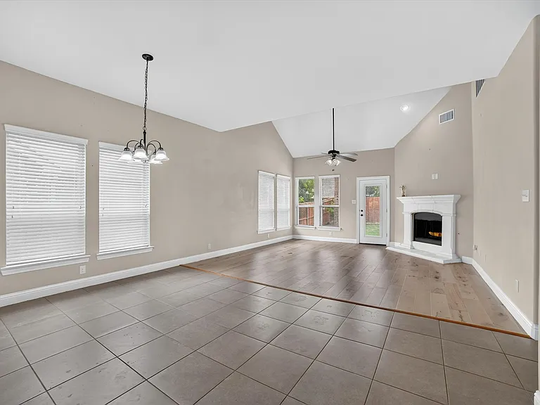 10712 Troutt Dr — Photo 5
