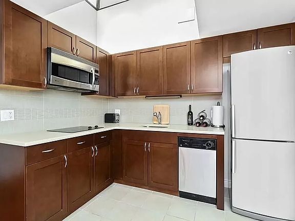 2nd image of 488 7th Ave APT 12F