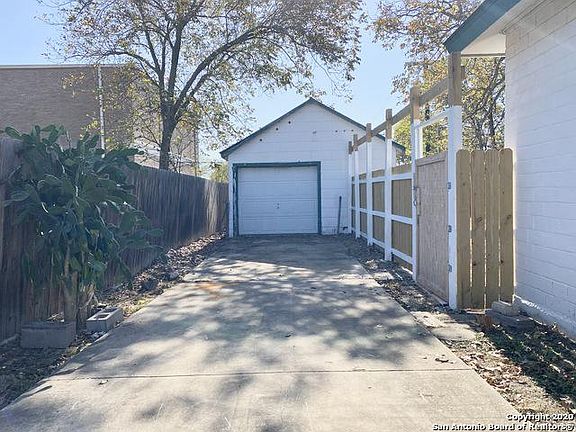 4th image of 214 W Wright Blvd