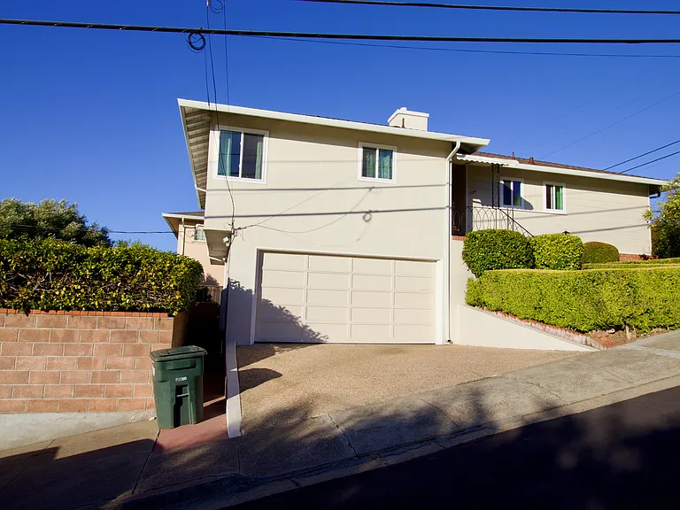 209 Malcolm Ave — Photo 2