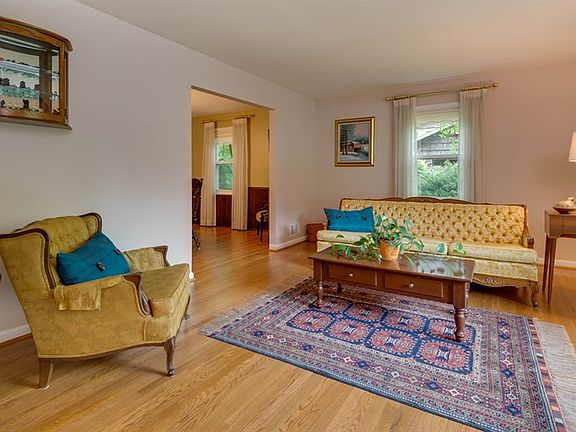 5th image of 3349 Rose Ln