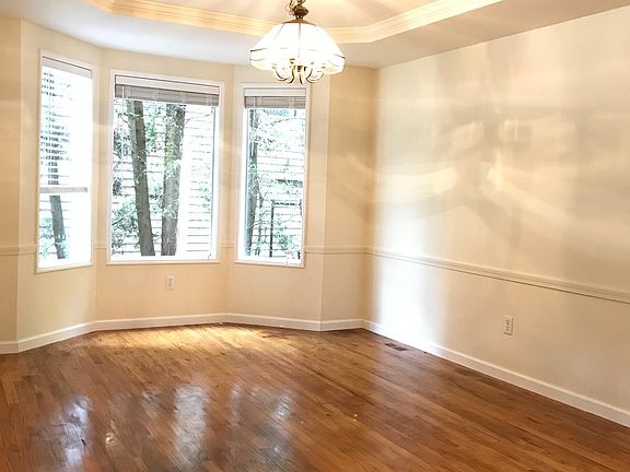 3rd image of 15244 NE 73rd St