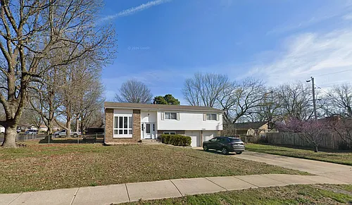 3305 E Linwood St Photo 1
