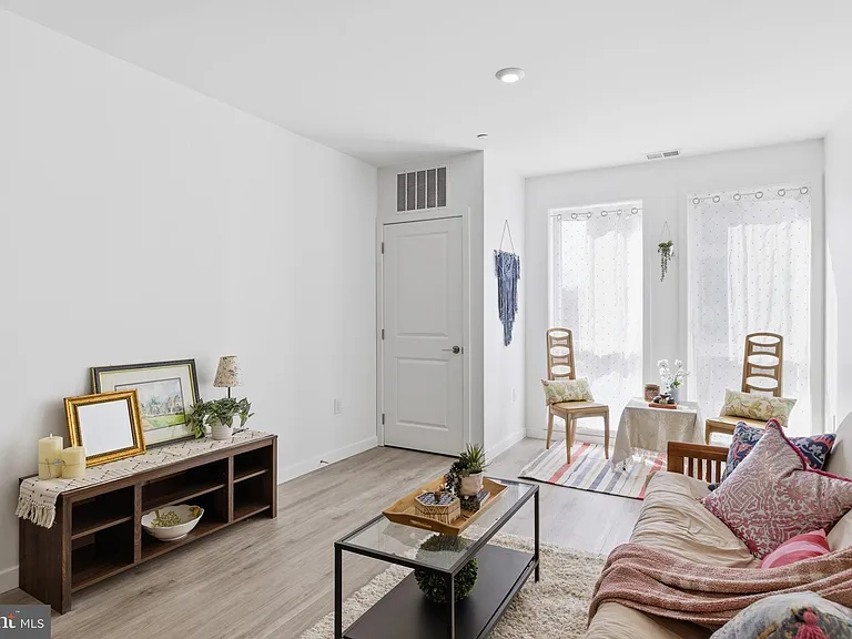 915 N Broad St #301 — Photo 5