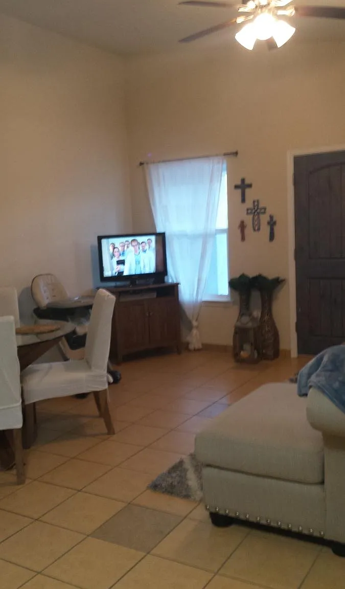 3 bed, 1300 sqft, $1,700 — Photo 3