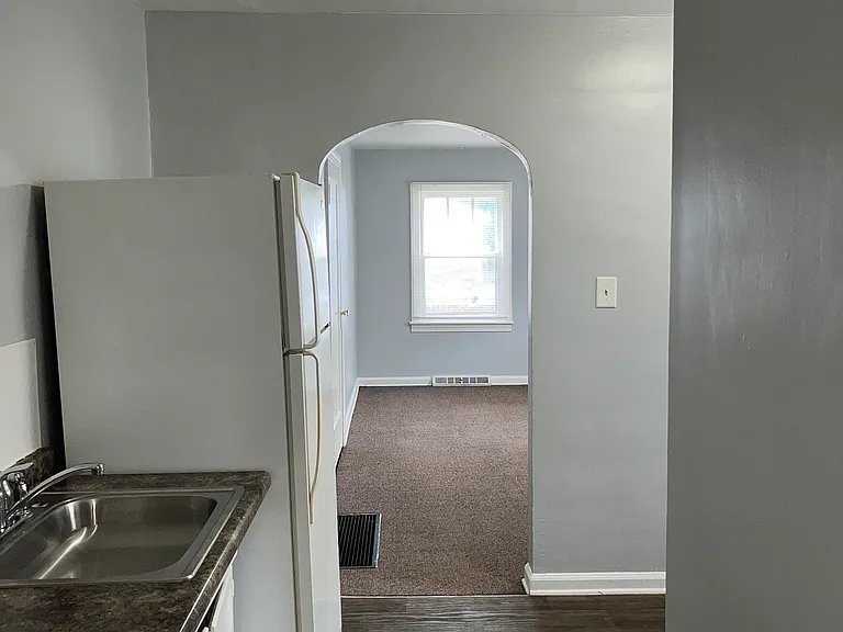 1306 N Chester Ave — Photo 5