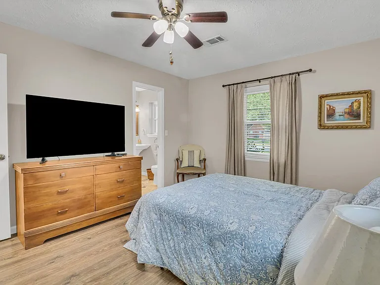 805 Bluebonnet Ln — Photo 25