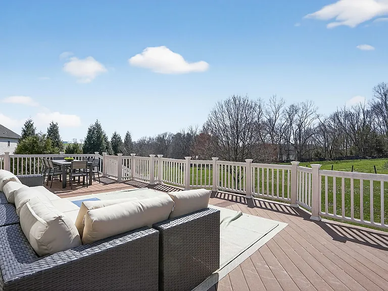 19503 Waneta Dr — Photo 27