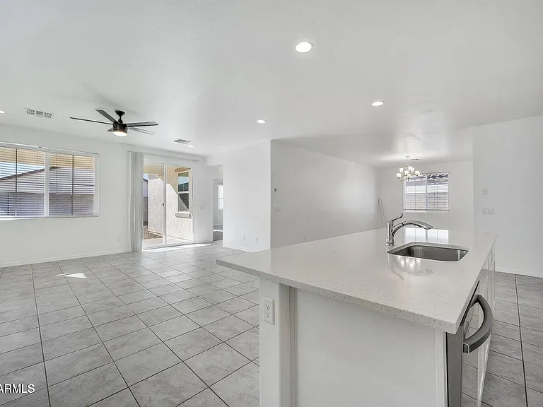 1135 E Westwood Dr — Photo 7