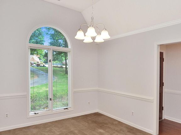 5th image of 1653 Epping Forest Dr