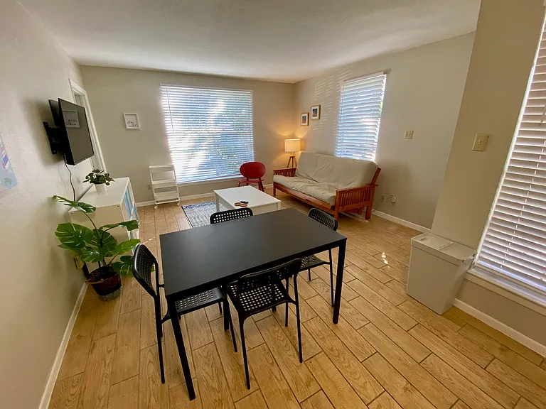 434 E Magnolia Ave — Photo 6