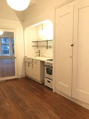 Rented by Limestone Realty Bklyn, LLC | media 9