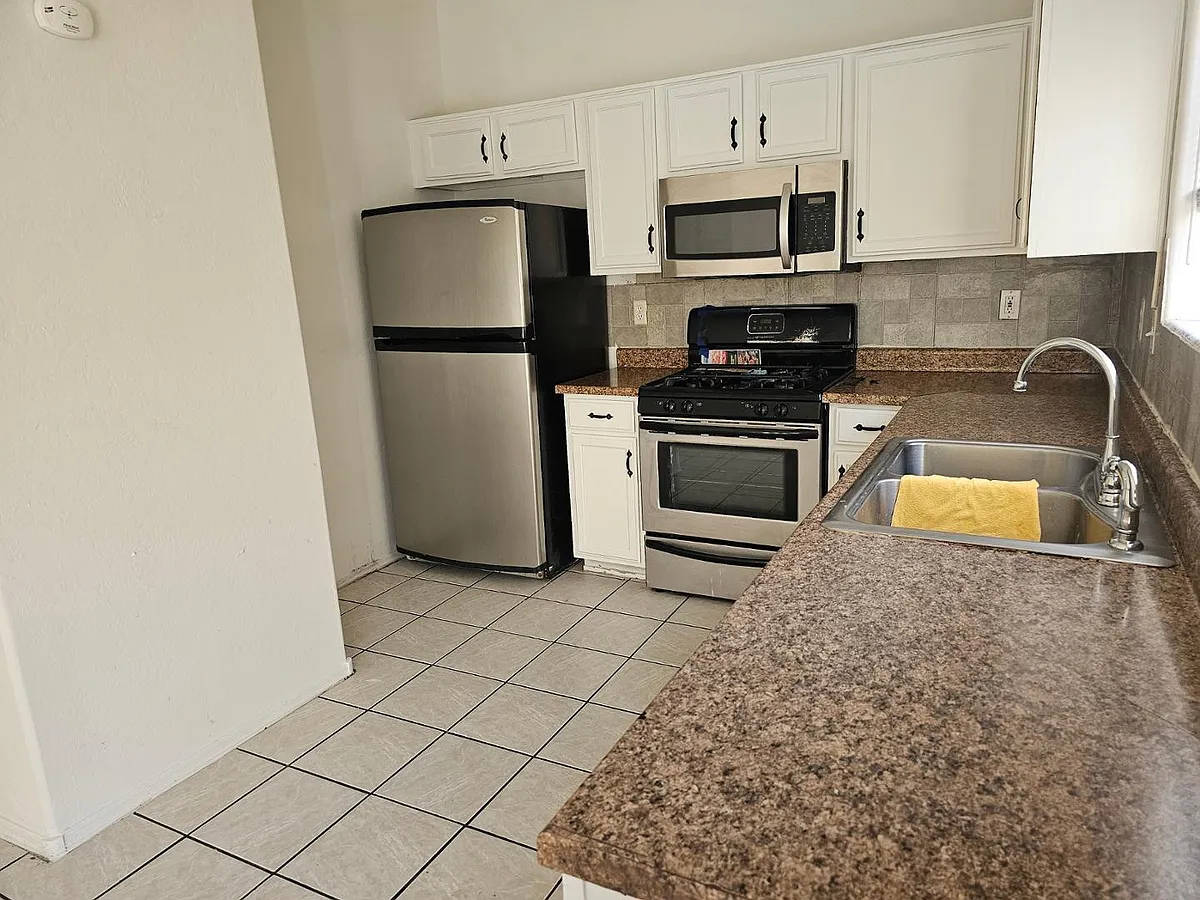 Building Photo - 1026 W Libra Dr