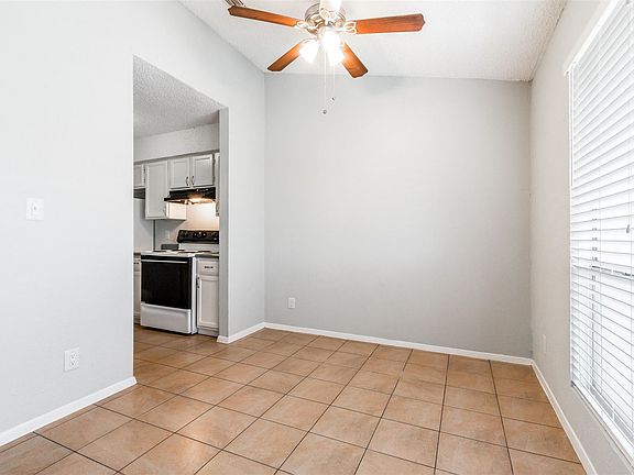 4th image of 1020 Bird Creek Dr #202