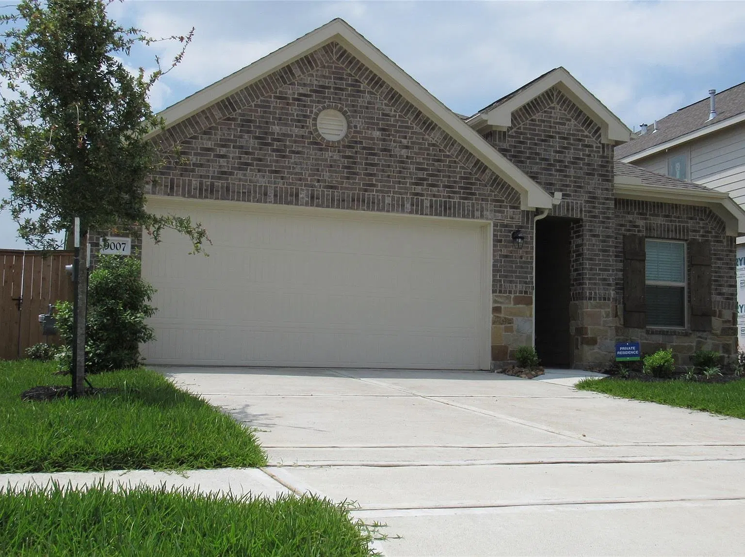 3 bed, 2.0 bath, 1760 sqft, $2,400 — Photo 3