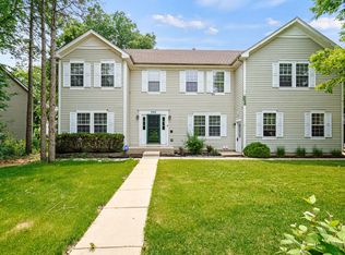 300 Buckingham Dr, Algonquin, IL 60102