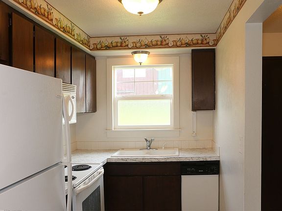 4th image of 479 Monmouth Ave S #12