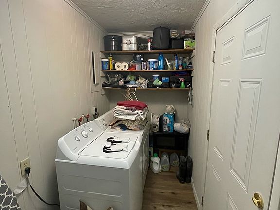 2nd image of 404 N Bend Dr