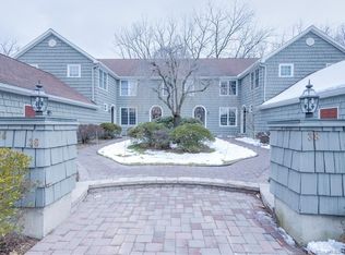 34 Harwich Ln, West Hartford, CT 06117