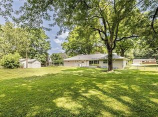 6207 Longview Rd, Kansas City, MO 64134