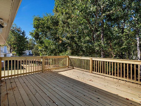 3rd image of 130 Poplar Knoll Dr