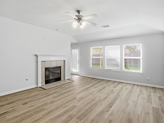3rd image of 21126 Amber Crossing Dr