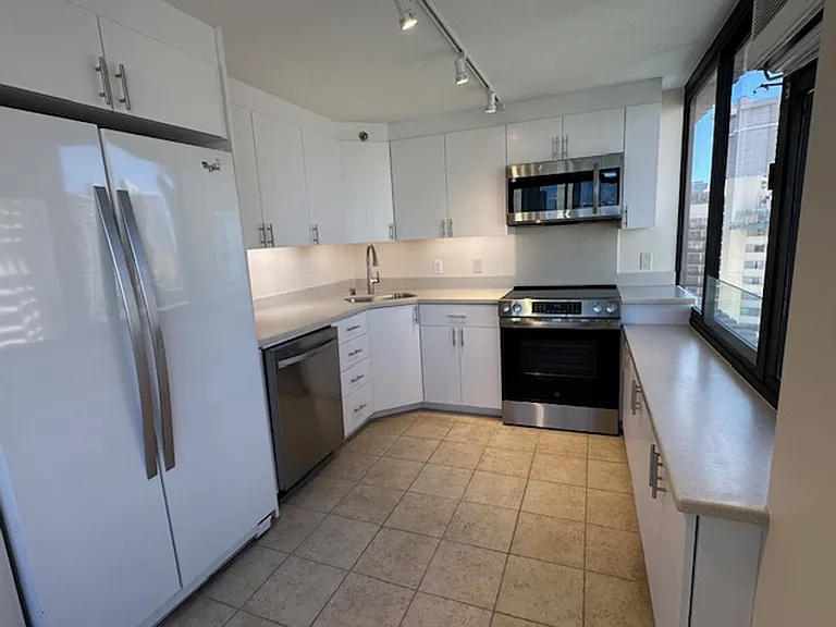 343 Hobron Ln #1704 — Photo 6