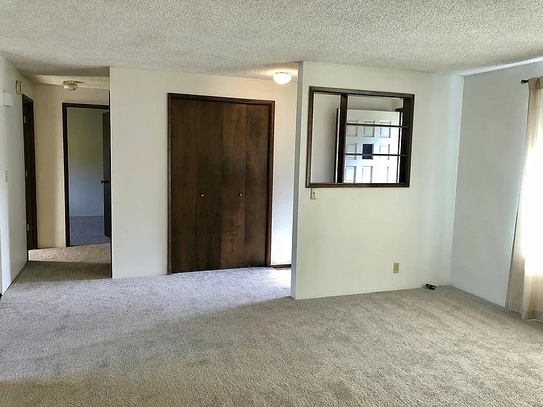 2106 Debra Dr — Photo 4