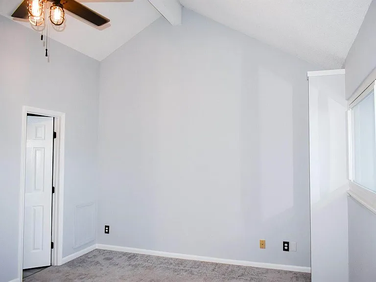 4497 L R I Ln — Photo 12