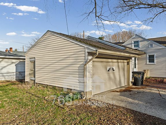 4th image of 1231 Logan Ave