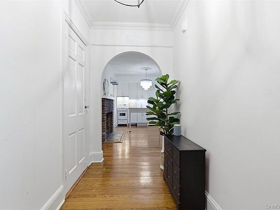 5th image of 270 Bronxville Road #B22