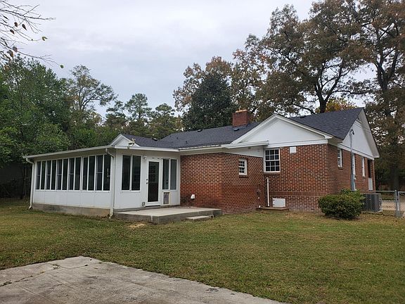 3rd image of 2706 Lakewood Drive