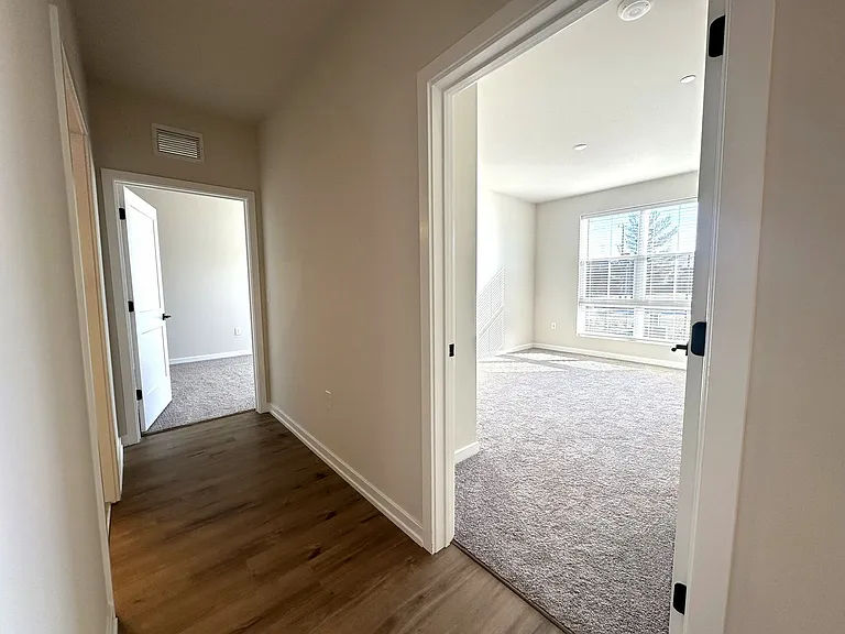 409 West — Photo 26
