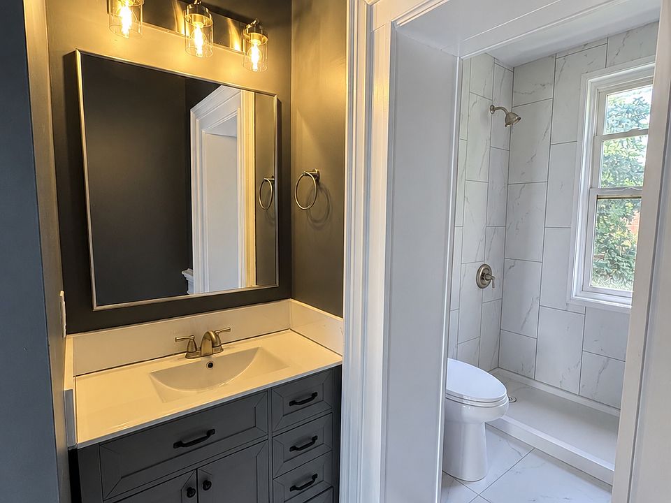 Full bathroom 1