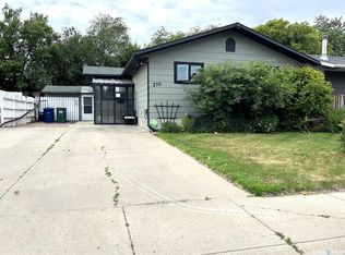 238 Nesbitt Cres, Saskatoon, SK S7L6E7