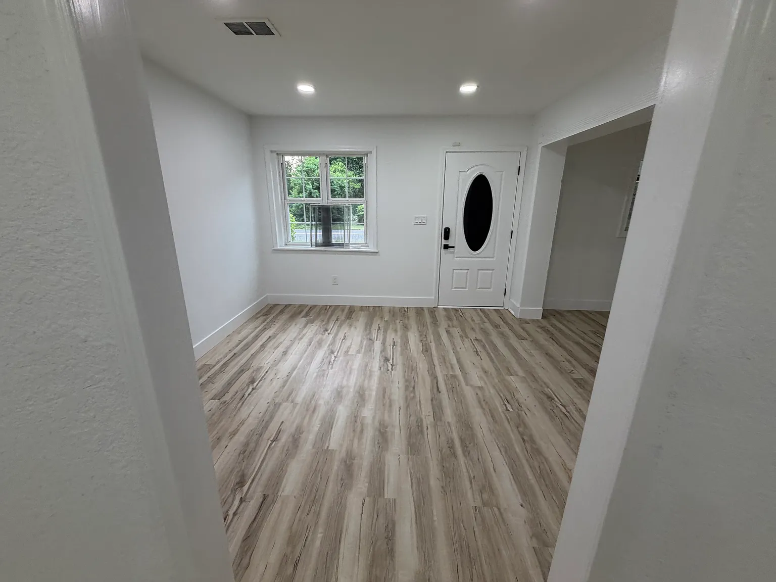 4 bed, 2115 sqft, $2,600 — Photo 4