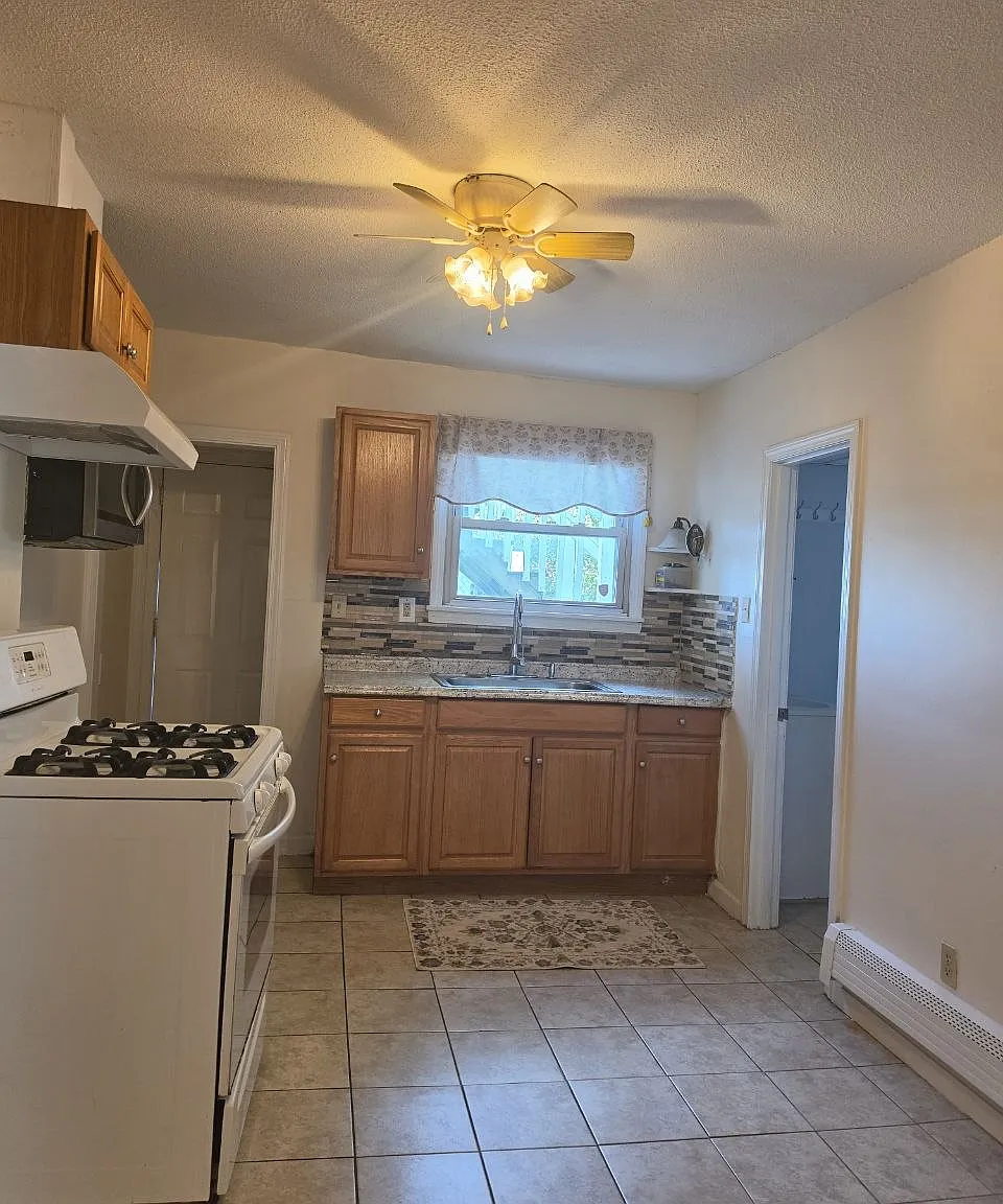 4 bed, 950 sqft, $3,000 — Photo 4