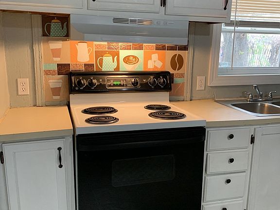 4th image of 700 Avenue O