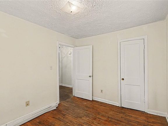4th image of 2293 Ewing St SW