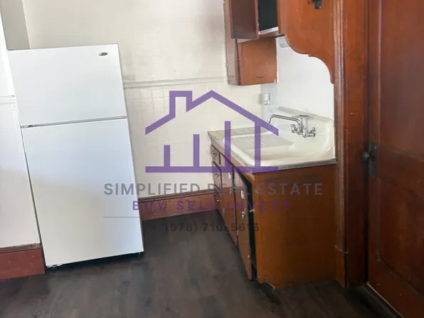 252 East Ave #1, Lewiston, ME 04240