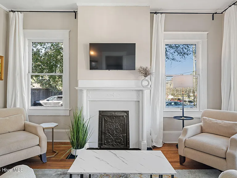308 Dock St #LOWER — Photo 10