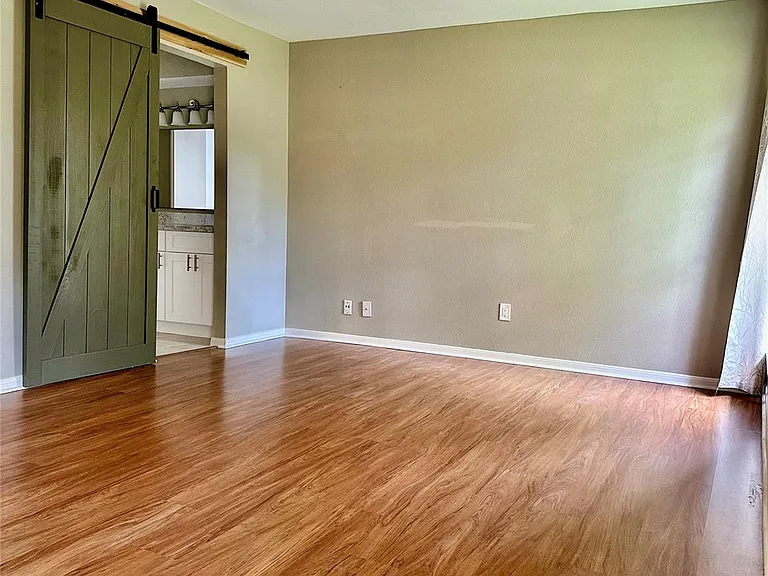 2414 Manila Ln — Photo 11